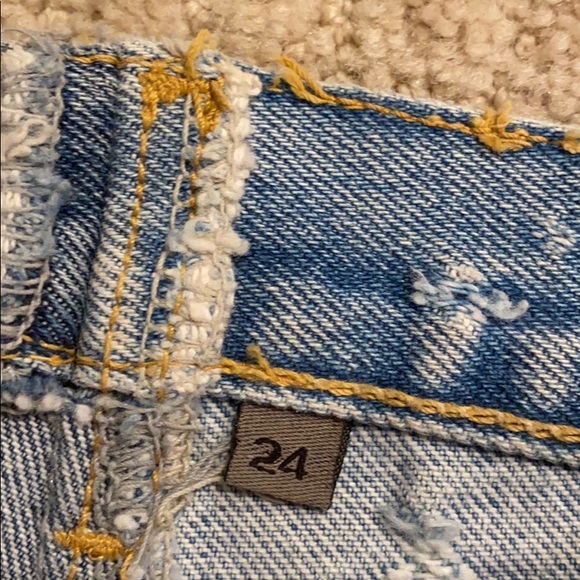 Two toned jean shorts with cute rip on right side! - Picture 4 of 7
